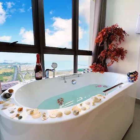 Seaview Poolview Cityview Baliresidence Video Game 5Minjonker Malacca Exterior photo